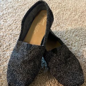 Womens TOM’s slip ons